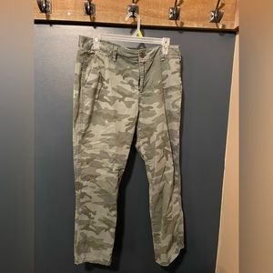 Girlfriend chino camo pants